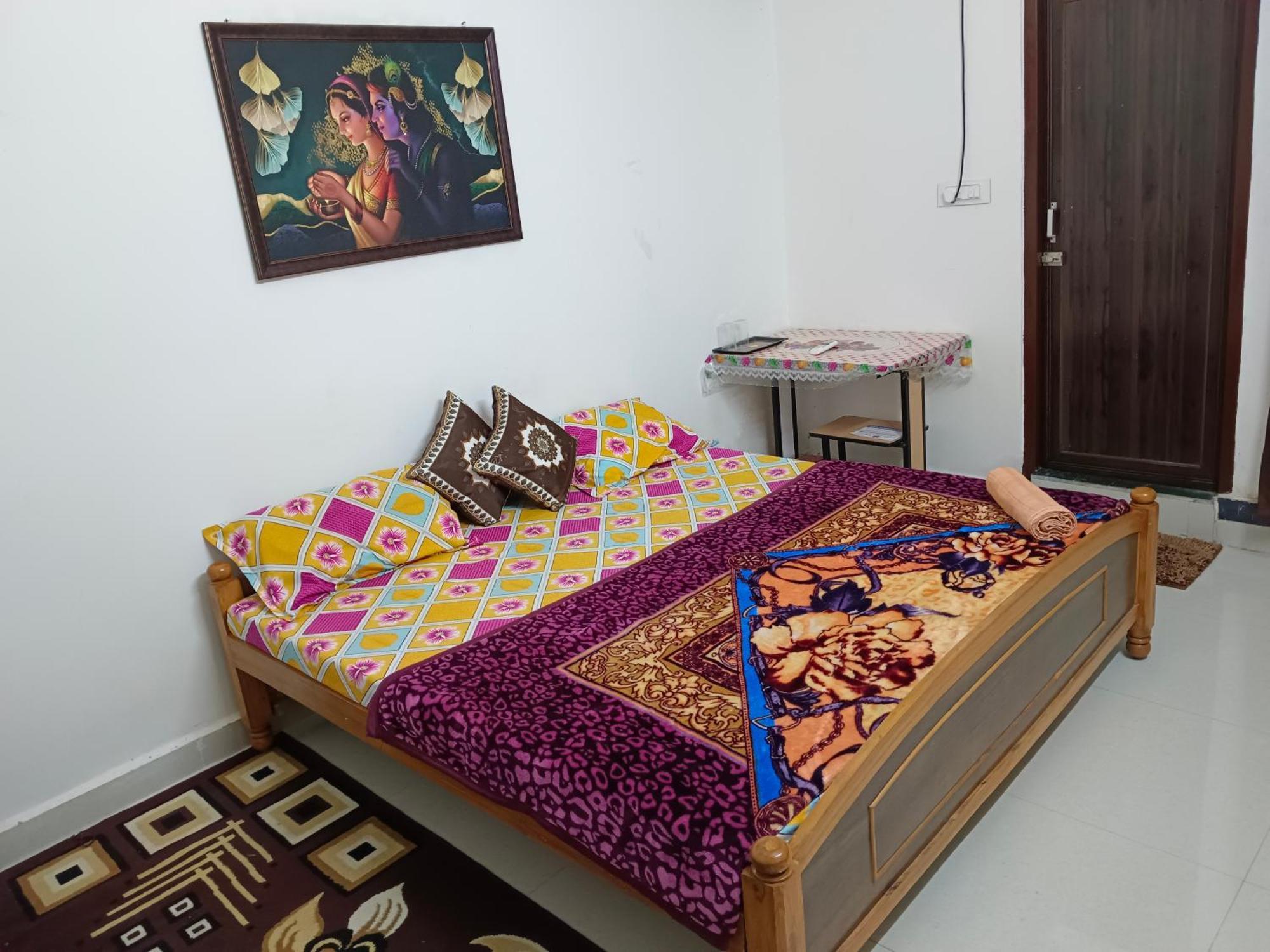 Pratibha Home Stay 자발푸르 객실 사진